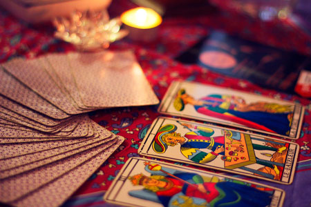 Cartas de tarot sobre la mesa